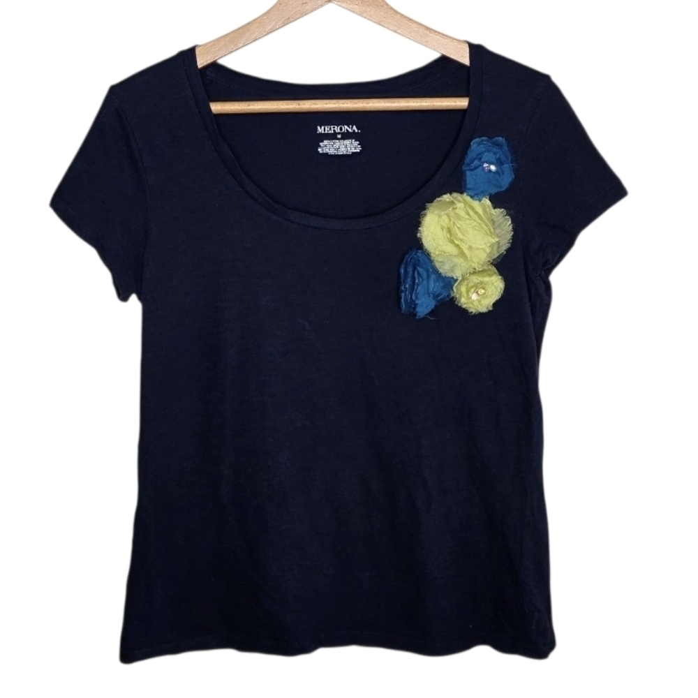 Merona Short Sleeve Navy Blue Scoop Neck Tee Yellow Blue 3D Flowers Size Medium